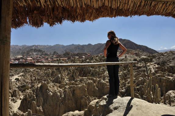 Observando o bizarro Valle de la Luna, em La Paz, capital da Bolívia